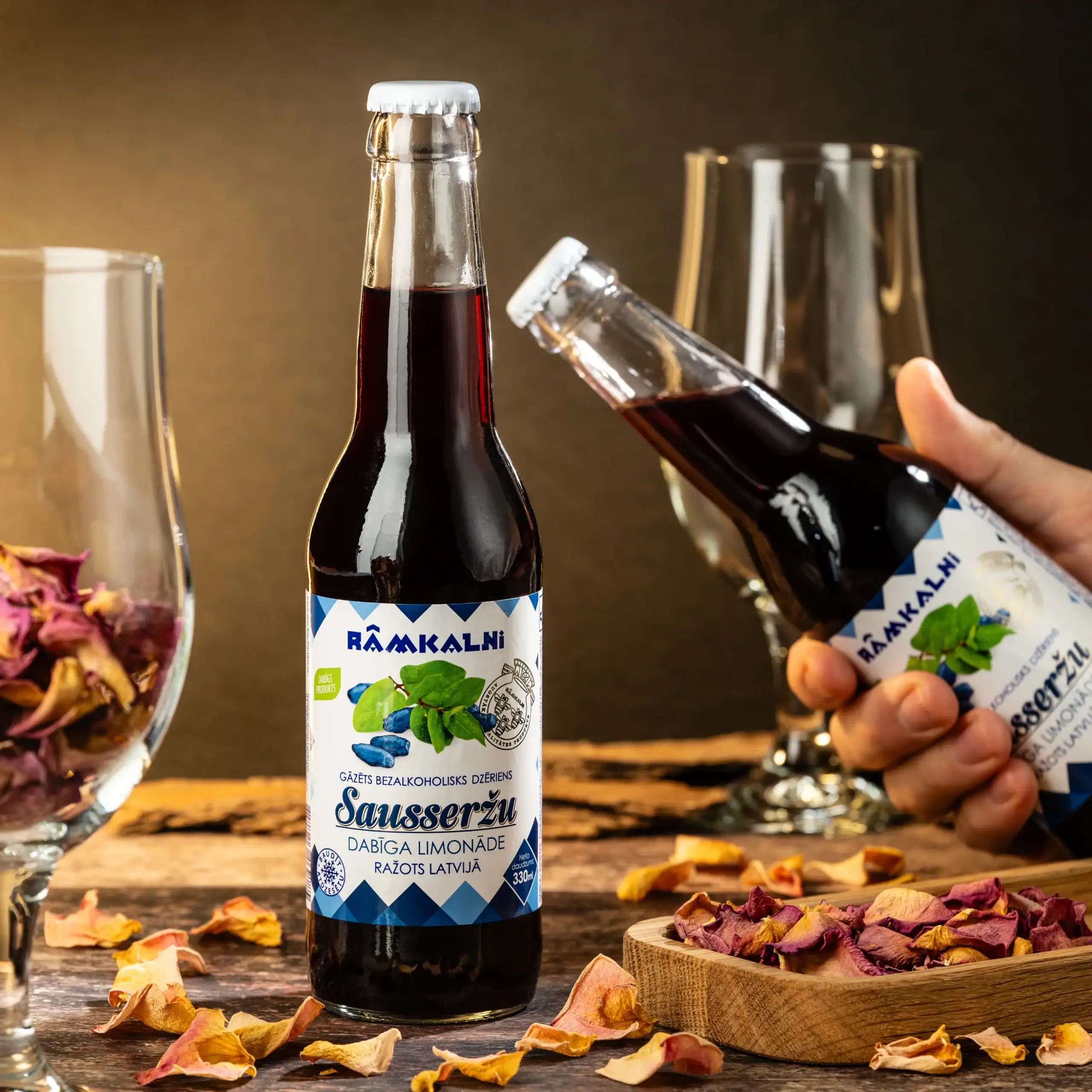 „Ramkalni“ spanguolių sirupas su natūraliu citrinų aromatu – sveikas gėrimas, natūralus Latvijos produktas.
